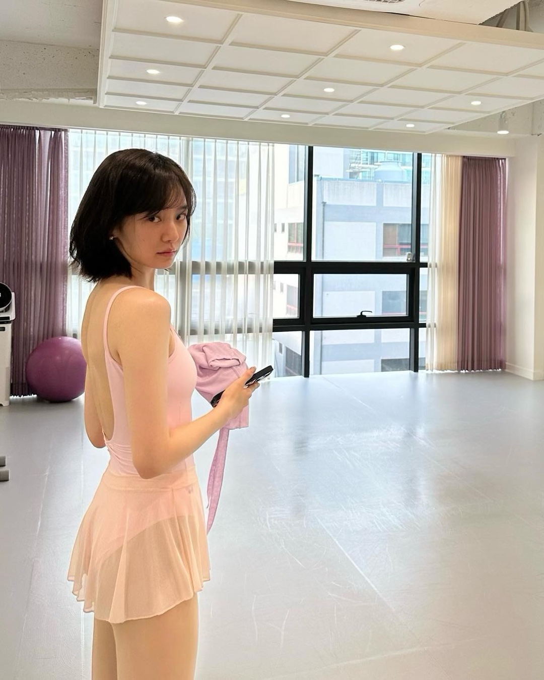 봄에 시작하기 좋은 발레🩰🤍​
셀럽들은 어떤 발레복 입나?🔍 새로운 취미 같이 할 @친구👯​
 이미지7