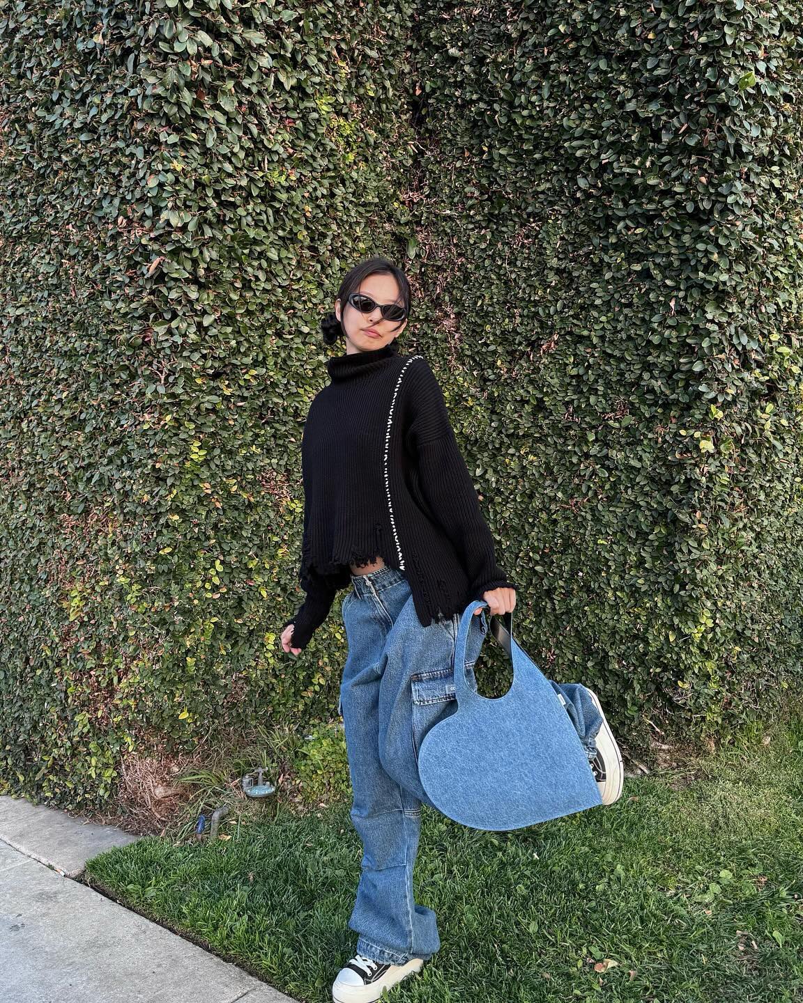 제니의 유니크한 데님 하트백🩵👜
코페르니 하트 토트백✔️사랑스럽게 @어때🏷️가격은 $420부터 이미지