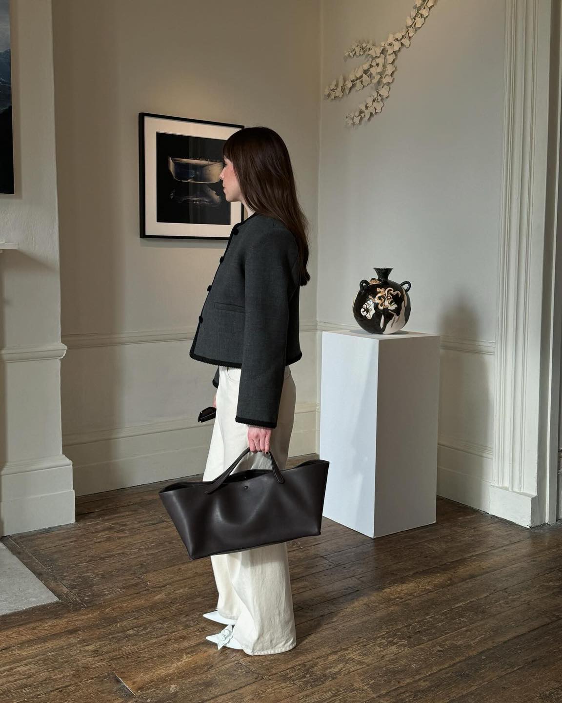 올봄 해외에서 핫한 토트백👜
더 로우 아이다호 백🖤 클래식한 블랙 레더 올드머니 빅백✔️ 이미지