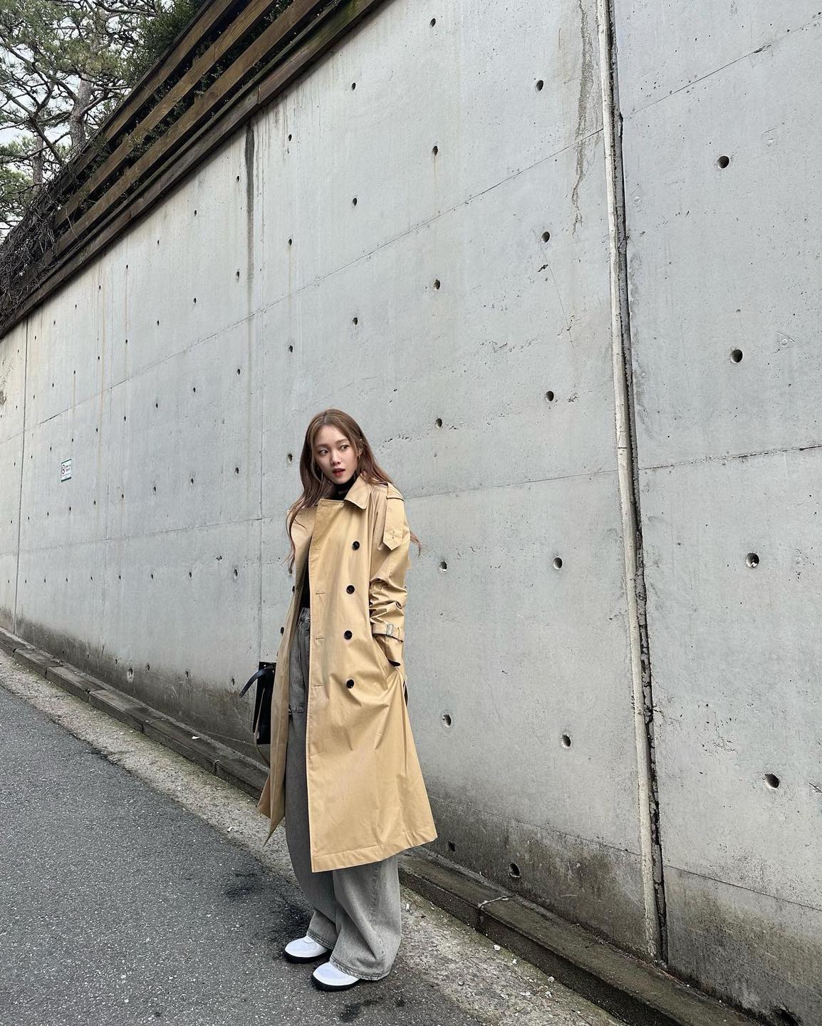 봄 아우터 4가지만 준비하세요☑️
봄에 꼭 필요한 기본 아우터🧥 있으면 평생 잘 입는 클래식템🖤

1. 블랙 블레이저

2. 베이지 트렌치코트

3. 화이트 트위드자켓

4. 브라운 레더자켓 이미지4