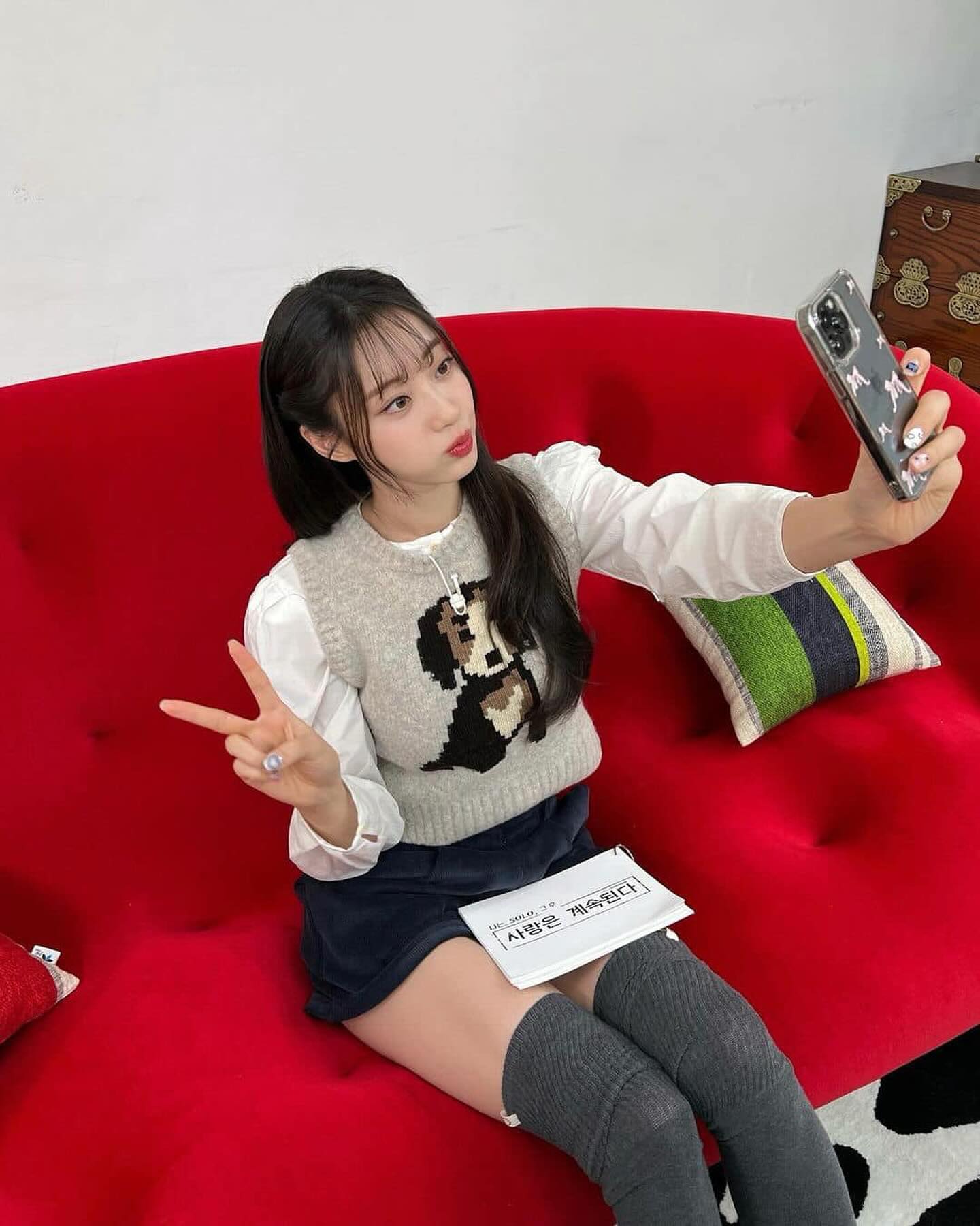 니트조끼에 셔츠 말해뭐해🩶🤍 이미지"