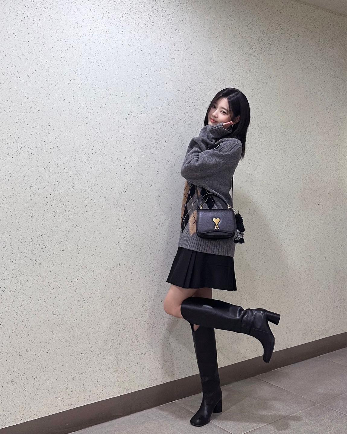 니트에 짧치로 이쁜 봄조합🎀☑️ 이미지