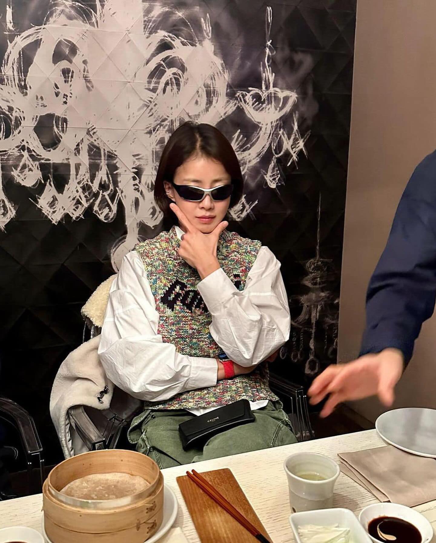 니트조끼에 셔츠 말해뭐해🩶🤍 이미지