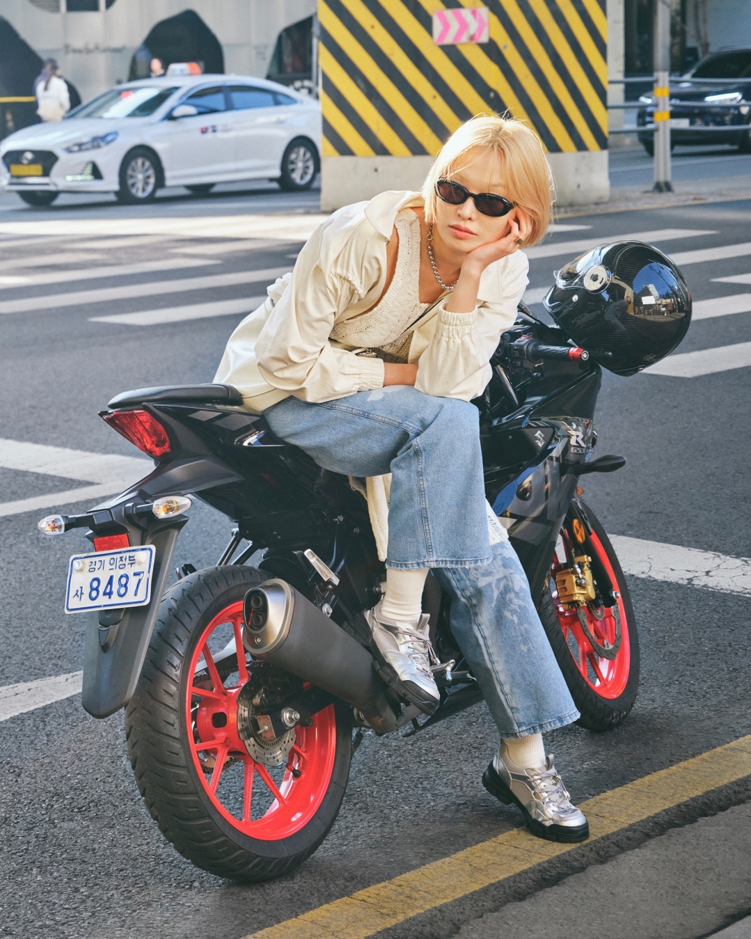 24SS 트렌드 성수룩 따라잡기🤎​
29CM(@29cm.official)에서 신상 할인받고 봄맞이 쇼핑하자🛍️~3/17까지 #광고​
​
29CM가 24SS 시즌 캠페인 'WOMEN FASHION VIEW'를 공개했습니다.​
'새로운 시즌, 취향의 발견'이라는 메시지로 전개되는 이번 캠페인은 지역별 스타일 큐레이션을 테마로 하는데요. 성수와 안국을 중심으로 시즌 신상 아이템을 다양하게 소화한 스타일 사이에서 나만의 취향을 발견하는 여정을 담고 있습니다.​
​
오피스 긱시크, 팝업투어룩, 파스텔컬러룩, 캐주얼시크 등 요즘 트렌드를 한 번에! 지금 주목받는 브랜드들과 함께 한 24SS 성수룩을 확인해 보세요🔎​
​
📆 3월 4일(월) ~ 3월 17일(일)​
✔ 250개 이상 브랜드의 신상 아이템 최대 70% 할인​
✔ 100% 당첨 랜덤 쿠폰​
✔ 내 취향 브랜드를 선택하면 새로운 브랜드를 추천해주는 브랜드 디깅 기능​
✔ 나의 동네룩을 올리고 마일리지 받는 스토리 이벤트​ 이미지3