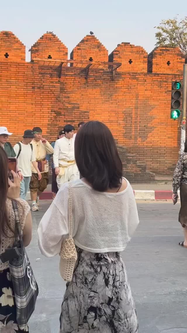 태국에서 눈맞춤🇹🇭@선호오빠👀
‘먹고 보는 형제들’ 시즌 2의 첫 게스트로 태국 여행✈️기대돼😆 이미지