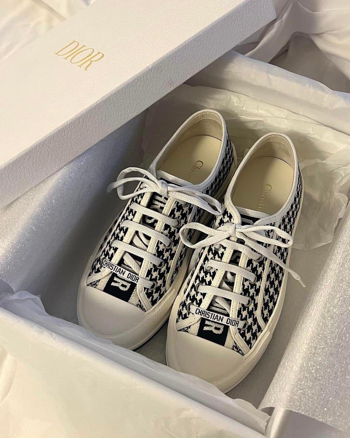 봄과 어울리는 디올 스니커즈👟🩶 이미지