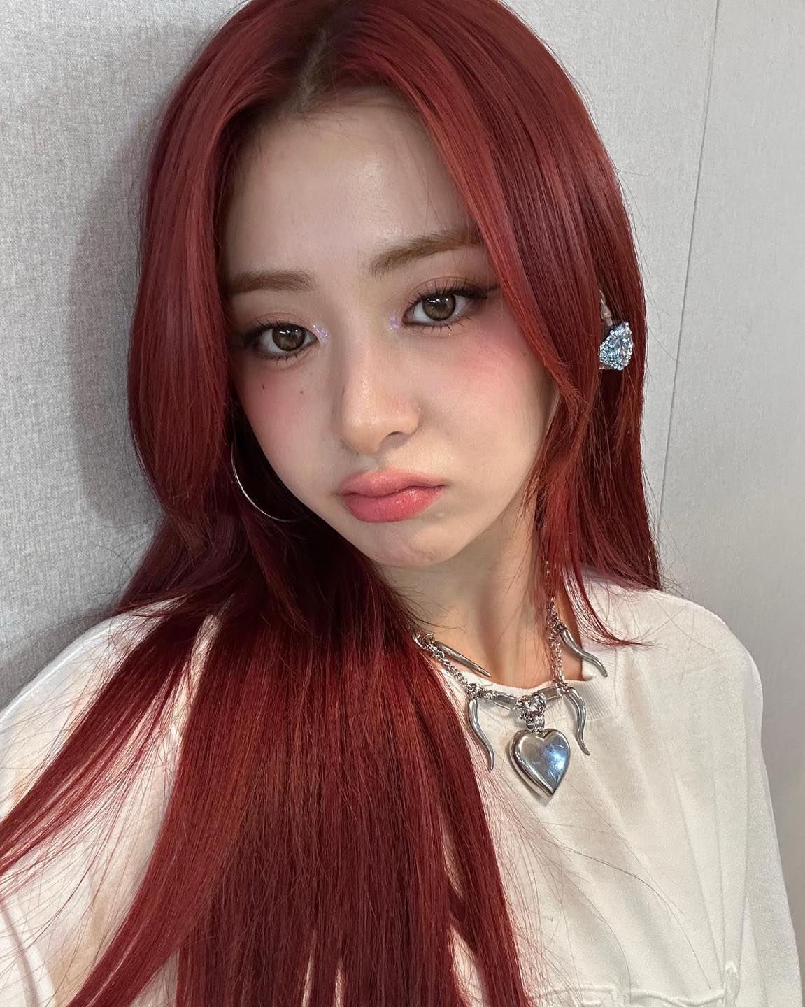 올봄 블러셔 메이크업 트렌드🌸
눈 밑이나 볼 전체에 핑크 블러셔로 화사하고 확실한 포인트🌷 이미지3
