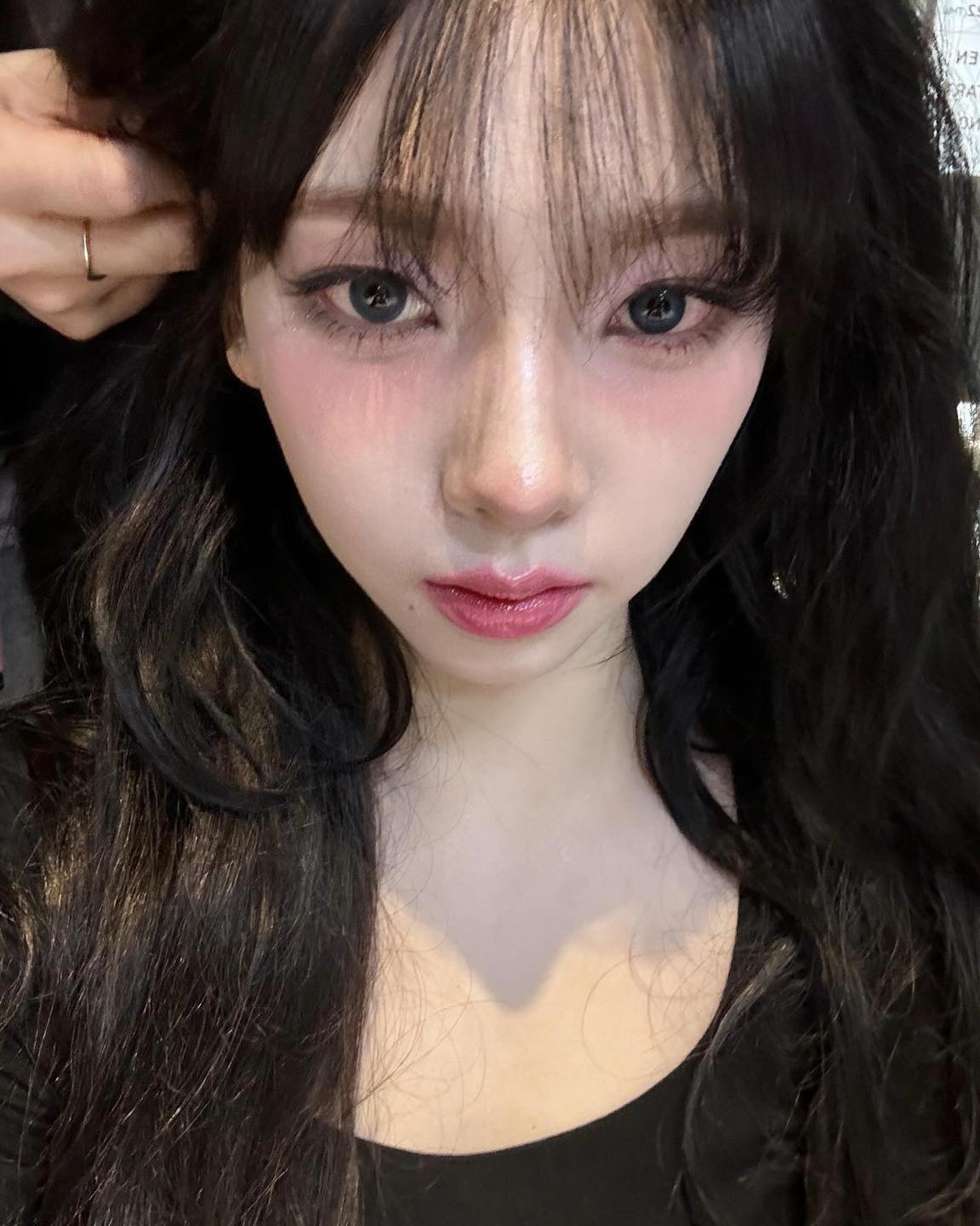 올봄 블러셔 메이크업 트렌드🌸
눈 밑이나 볼 전체에 핑크 블러셔로 화사하고 확실한 포인트🌷 이미지1