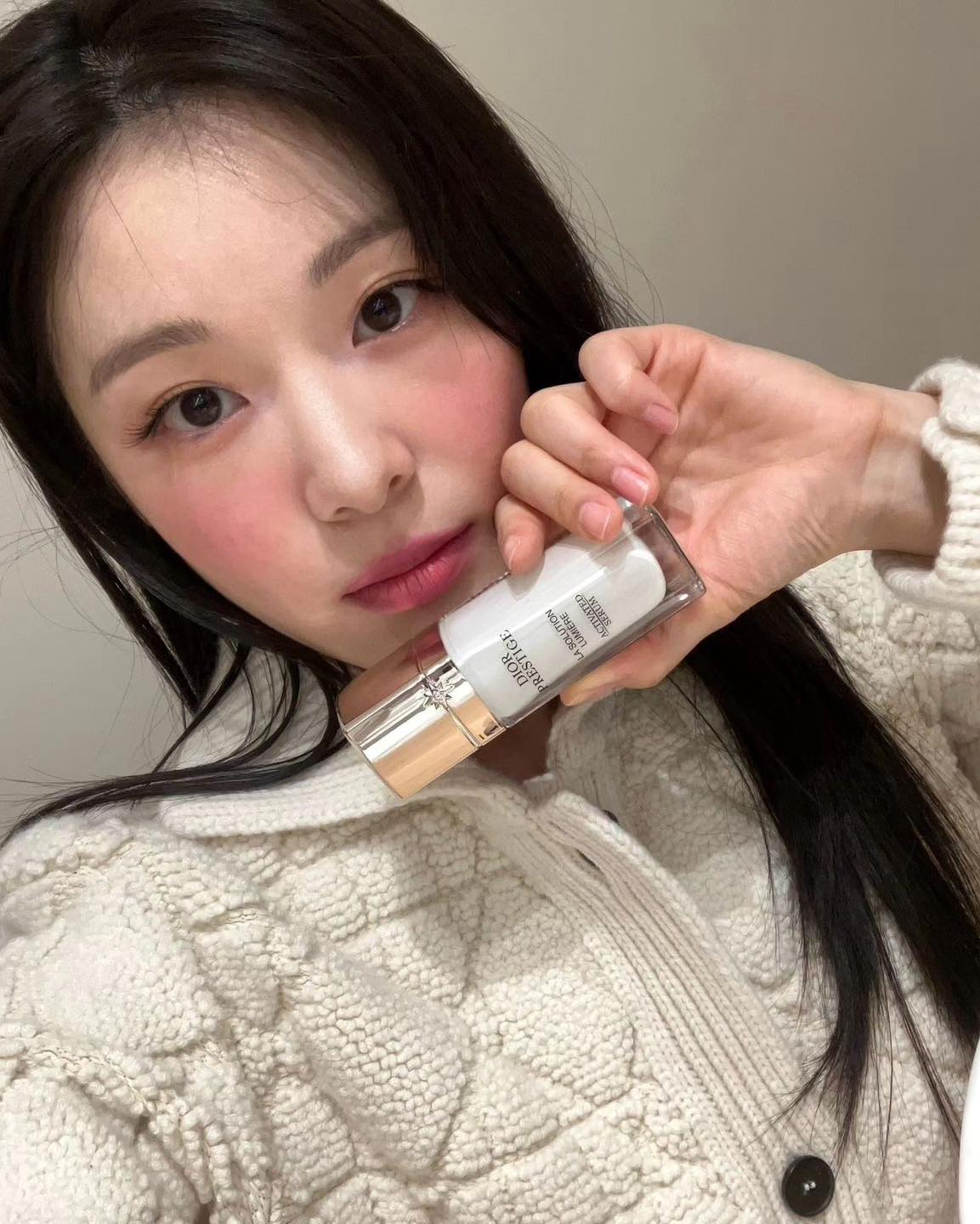 올봄 블러셔 메이크업 트렌드🌸
눈 밑이나 볼 전체에 핑크 블러셔로 화사하고 확실한 포인트🌷 이미지5