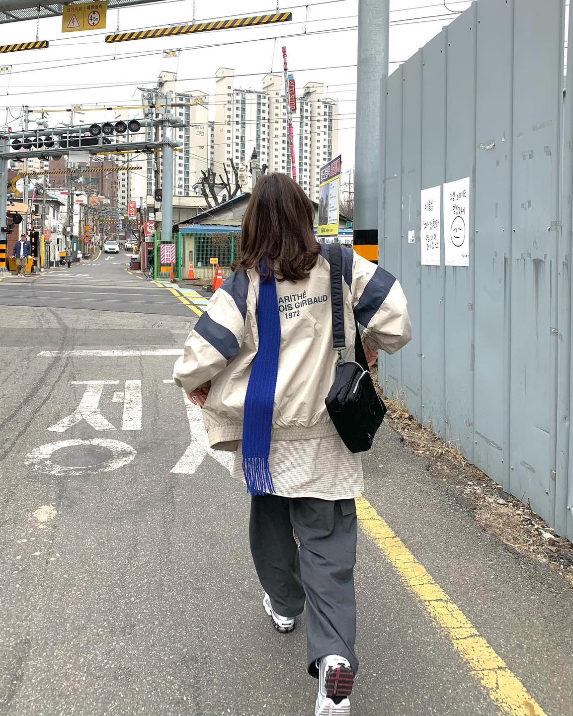 꾸안꾸🤎🤍 강민경 봄자켓룩 이미지7