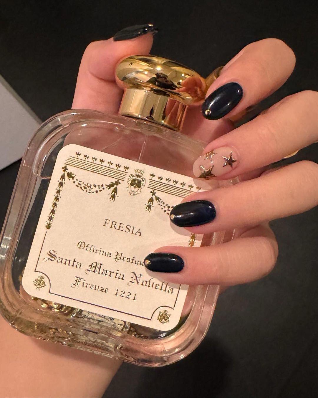 원톤 네일이 지겹다면?💅🏻
새로운 네일을 도전하고 싶은 분을 위한 키치 네일 디자인✨ 이미지