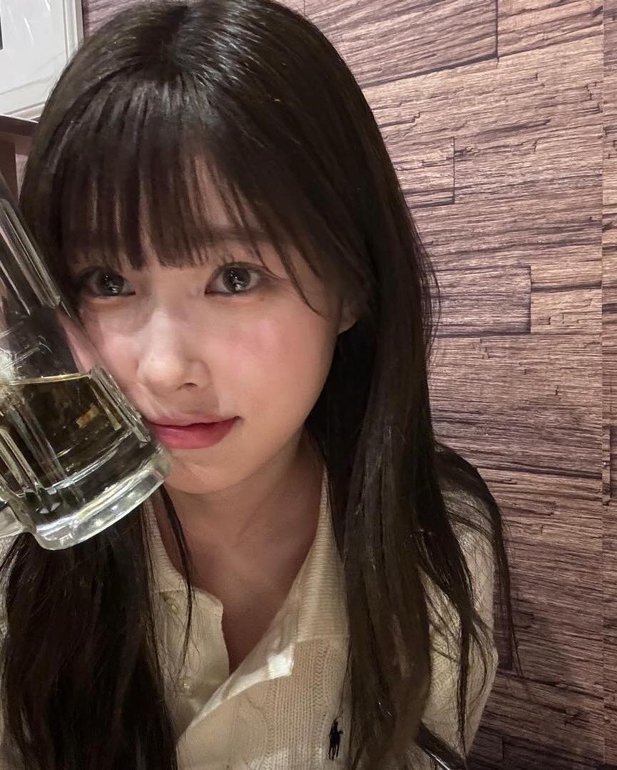 요즘 메이크업 트렌드🩰미지근립

본인의 퍼스널 컬러가 웜과 쿨 중간에 걸쳐 있다거나, 쨍한 립 메이크업에 아닌 새로운 메이크업을 시도하고 싶은 분들에게 '미지근립' 메이크업을 추천 드립니다. 채도가 높지 않은 오묘한 립 컬러이기 때문에 데일리로 은은하게 포인트 주기 좋은 메이크업인데요. 본인 피부 톤에 맞게 러블리한 딸기 우유 컬러부터 세련된 말린 장미 컬러까지 선택의 폭이 넓죠. 

단독 발색뿐만 아니라 베이스 립 컬러로도 좋은 미지근립. 올봄 새로운 립 메이크업에 도전해 보세요. 💋 이미지6