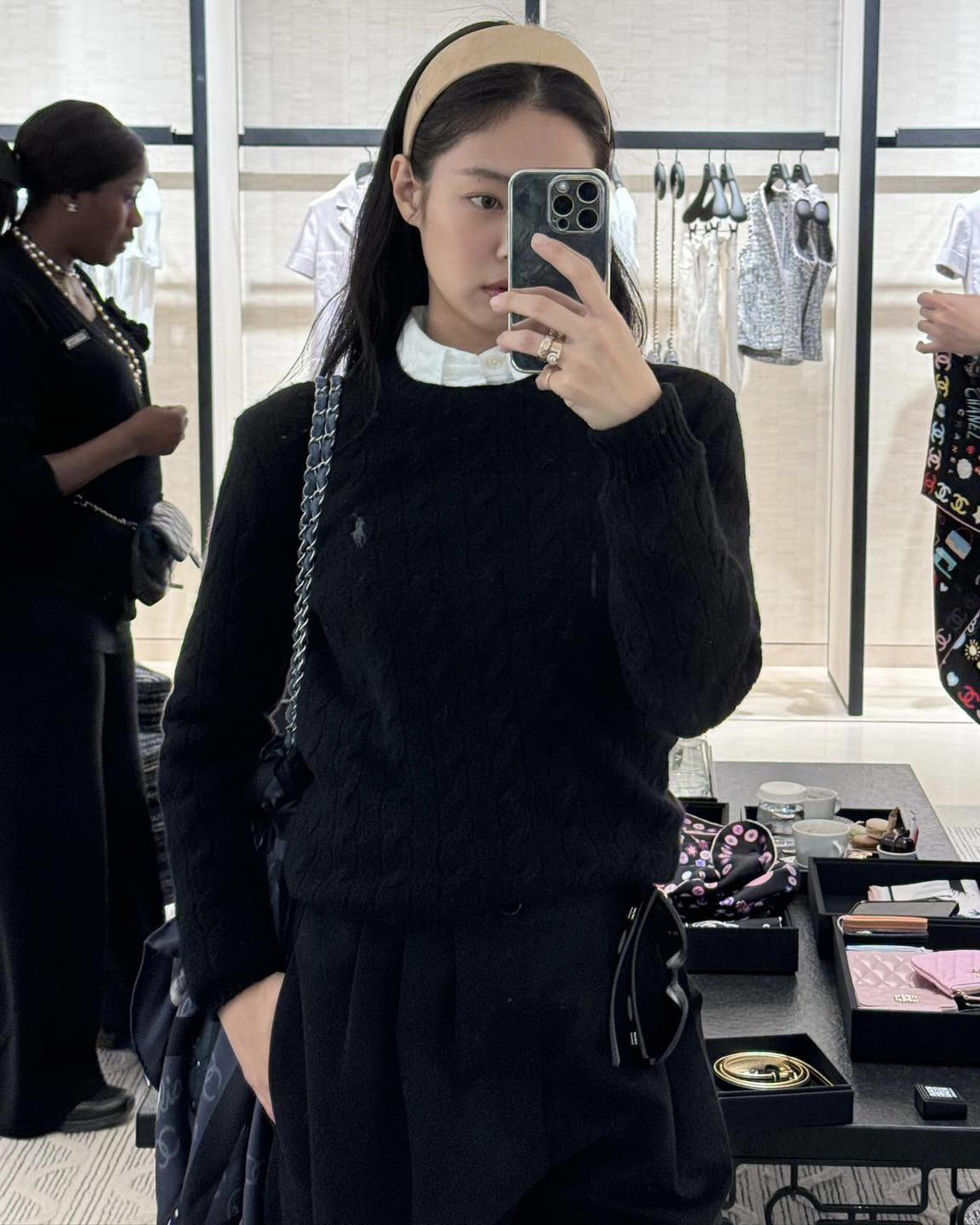 봄셔츠 레이어드 꿀조합 5가지👔
셔츠 하나로 클래식 무드부터 힙한 봄코디까지🌱 다양하게 입자

1. 셔츠 + 니트

2. 셔츠 + 니트조끼

3. 셔츠 + 미니 원피스

4. 셔츠 + 뷔스티에

5. 셔츠 + 니트 튜브탑 이미지