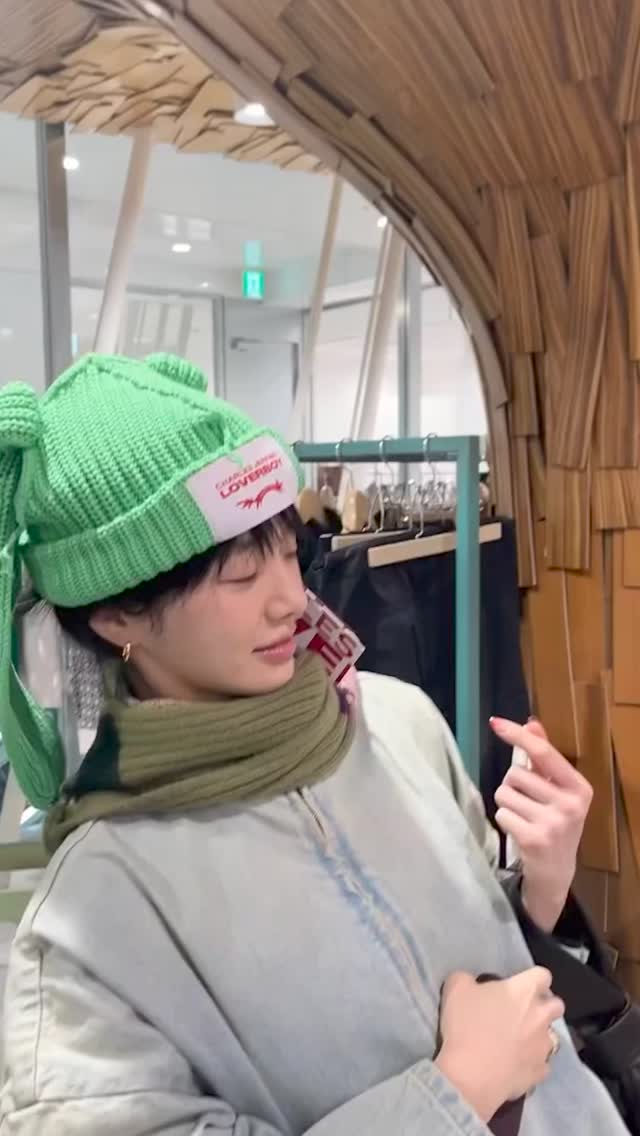 일본에서도 장꾸미 폭발하는 규영언니💚😍 쇼핑도 하고 분위기 있는 일상 @귀여워 이미지