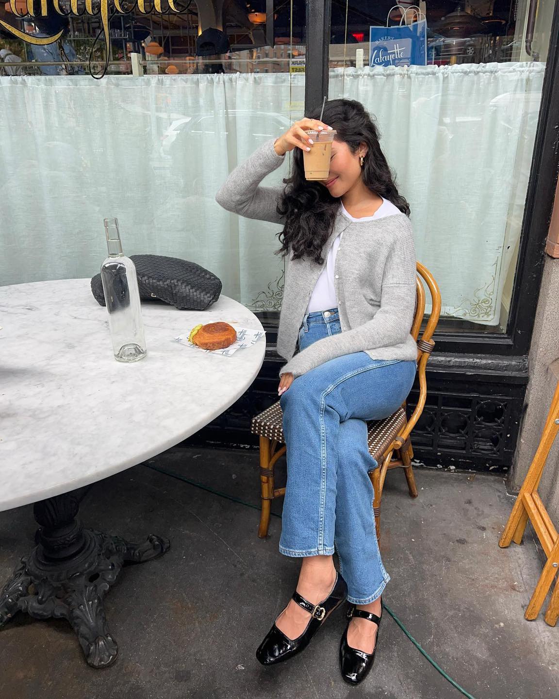 올봄 미니멀템🩶회색 가디건 코디 이미지