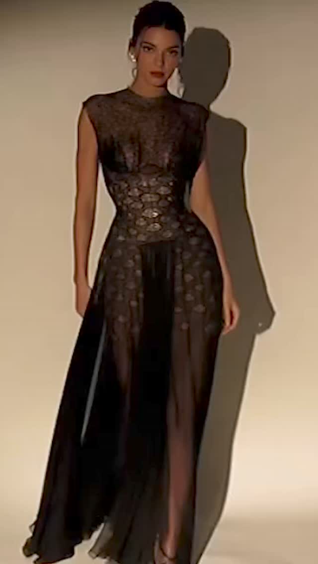 퍼펙트한 켄달제너 X 메종 마르지엘라 조합🖤❤️ 이미지