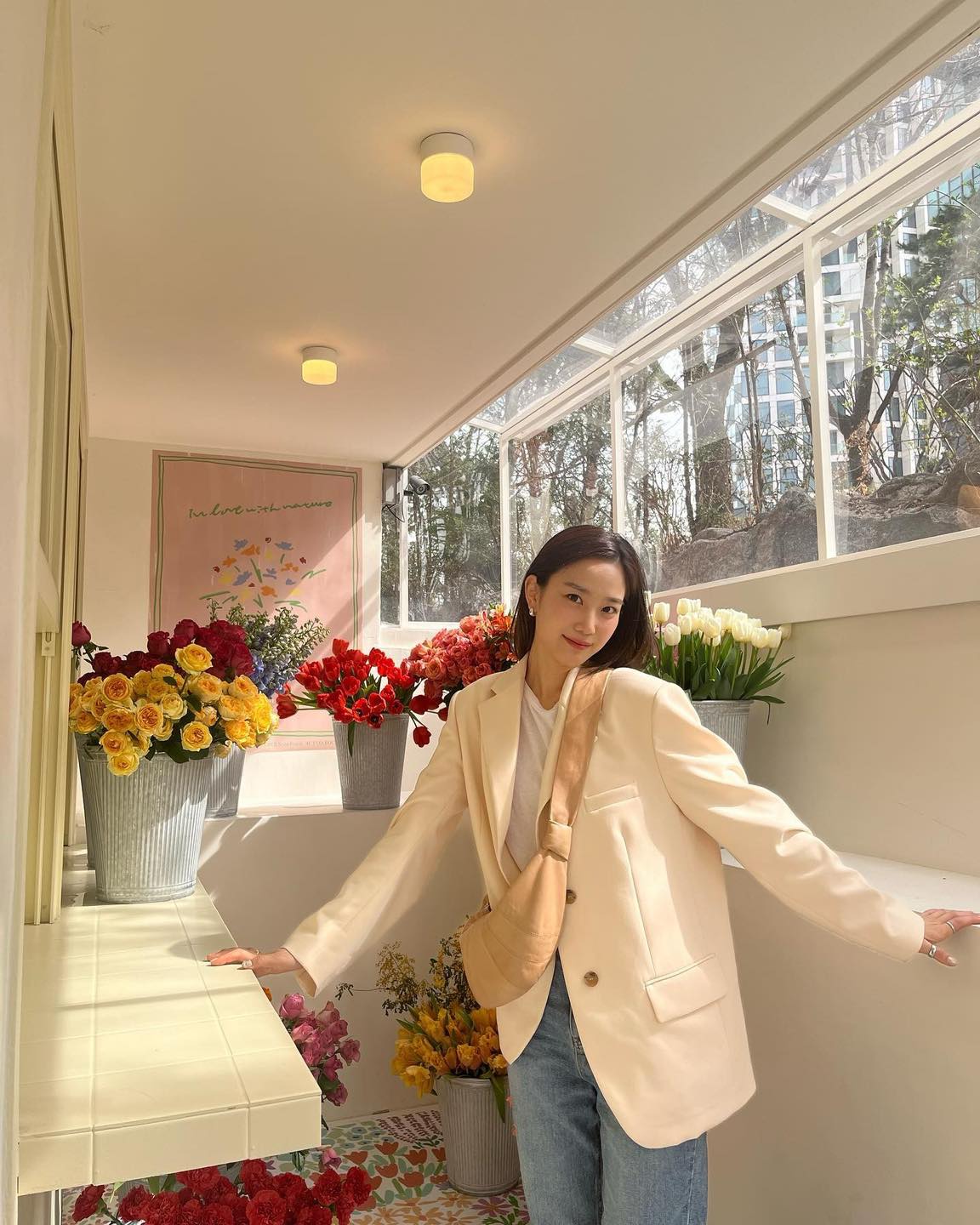 미니멀한 봄 출근룩 이렇게🩶🖤
블레이저에 르메르 범백으로 포인트☑️ 언니들처럼 미니멀 무드해 이미지