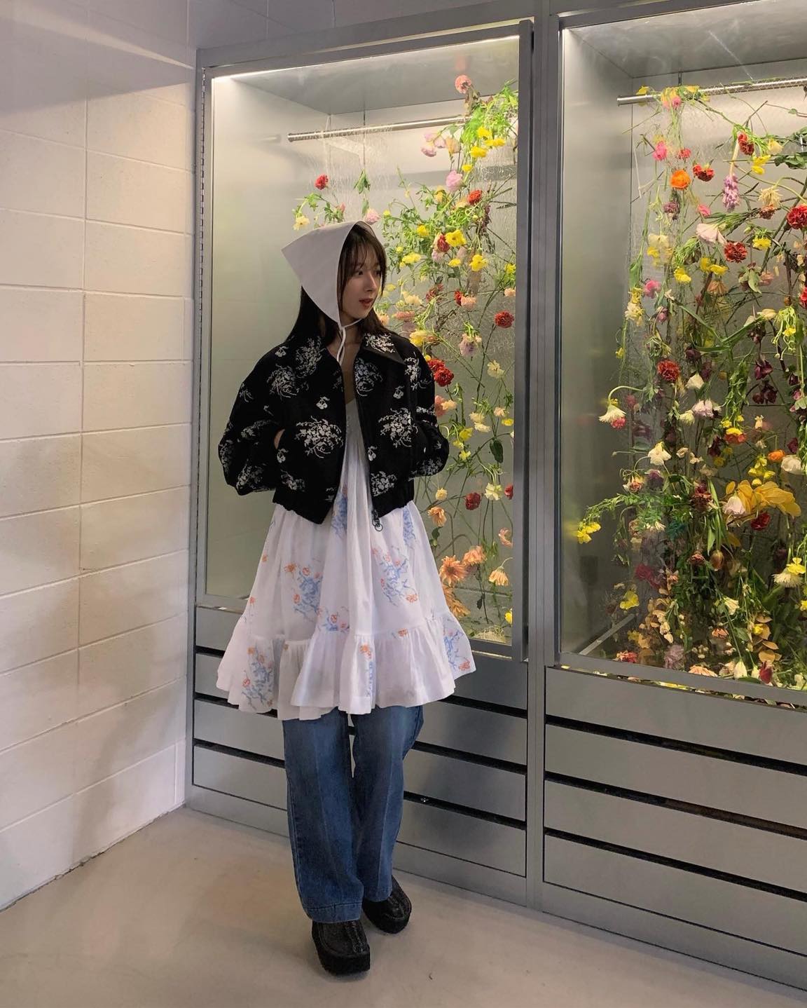 올봄 레이어드 트렌드@이렇게🩵
아우터 속 원피스&청바지 조합으로 러블리하고 힙하게👖🤍 이미지3