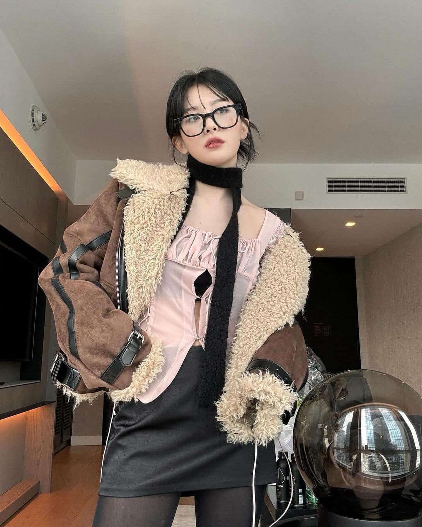 짧치에 스타킹 신기 좋은 날씨🩶🤍 이미지