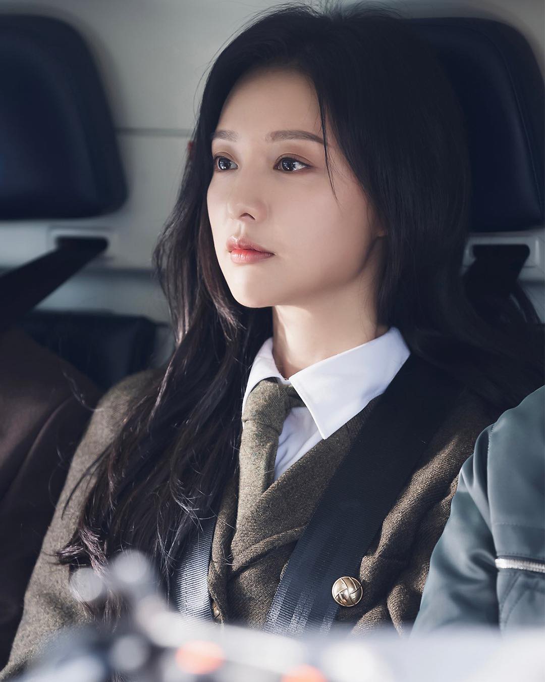 요즘 가장 핫한 홍해인 코디🤎🤍
눈물의 여왕 김지원👑 참고하면 좋은 단정하고 고급진 출근룩👩🏻💼 이미지9