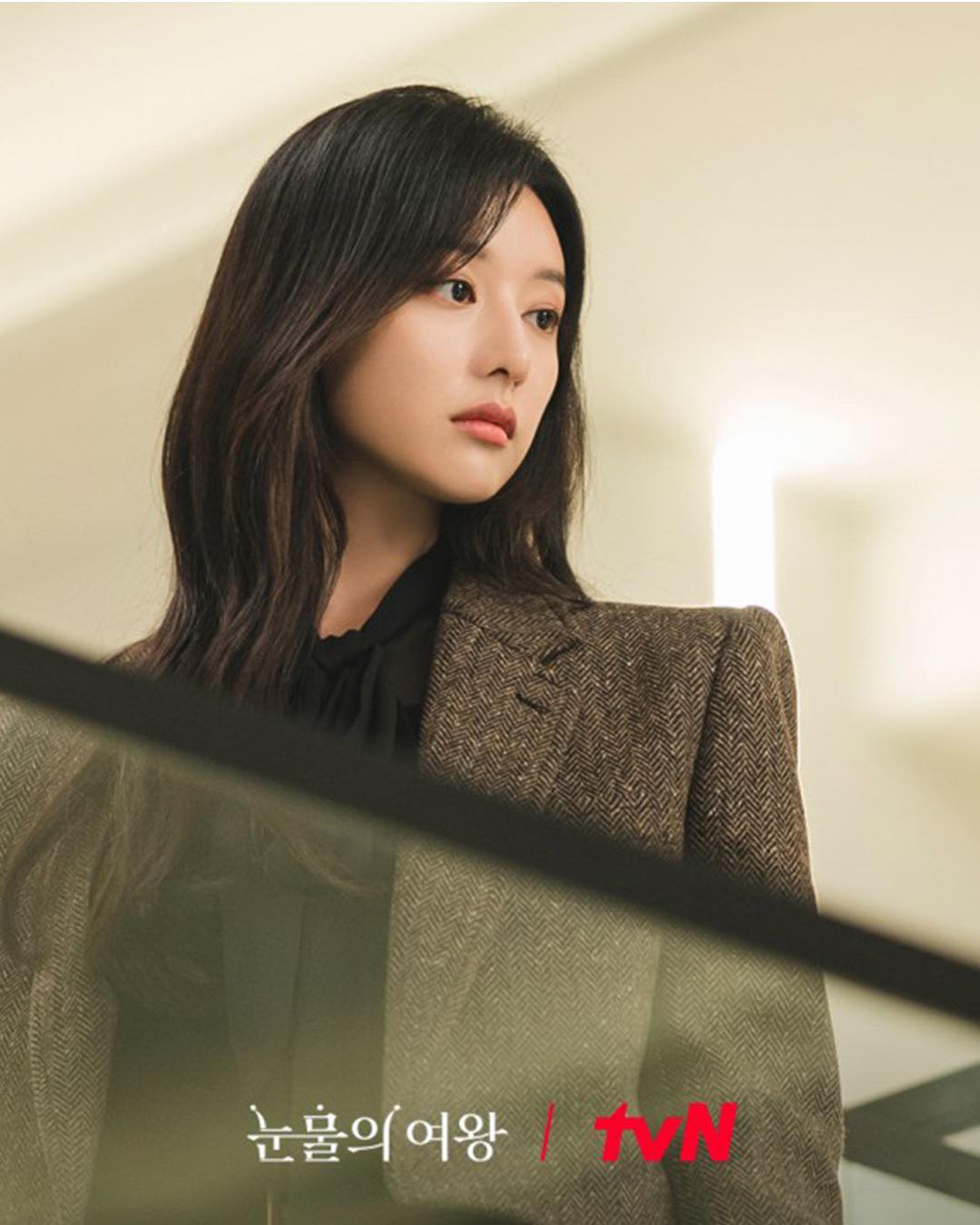 요즘 가장 핫한 홍해인 코디🤎🤍
눈물의 여왕 김지원👑 참고하면 좋은 단정하고 고급진 출근룩👩🏻💼 이미지6