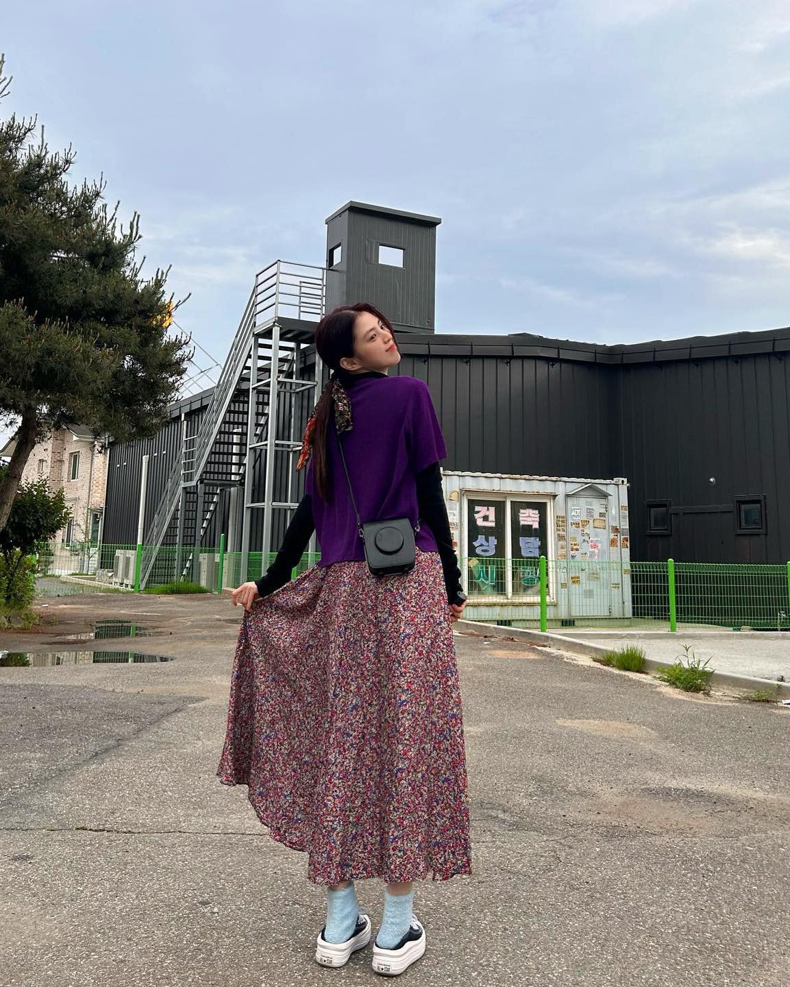 미니멀 포인트로 좋은 르메르💼
셀럽들의 데일리 포인트 르메르 백 4가지4️⃣어떤 백이@이뻐?🔍

1. 르메르 볼 백

2. 르메르 크루아상 백

3. 르메르 에그 백

4. 르메르 카메라 백 이미지