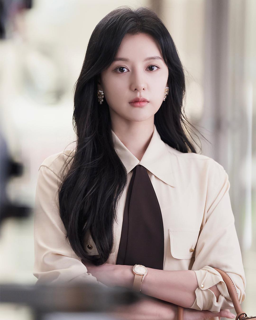 요즘 가장 핫한 홍해인 코디🤎🤍
눈물의 여왕 김지원👑 참고하면 좋은 단정하고 고급진 출근룩👩🏻‍💼 이미지