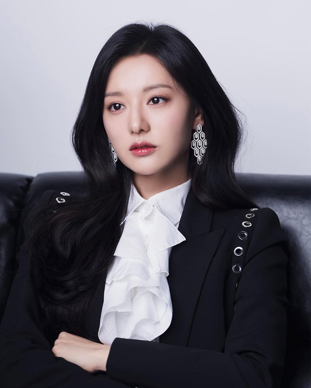 요즘 가장 핫한 홍해인 코디🤎🤍
눈물의 여왕 김지원👑 참고하면 좋은 단정하고 고급진 출근룩👩🏻💼 이미지10