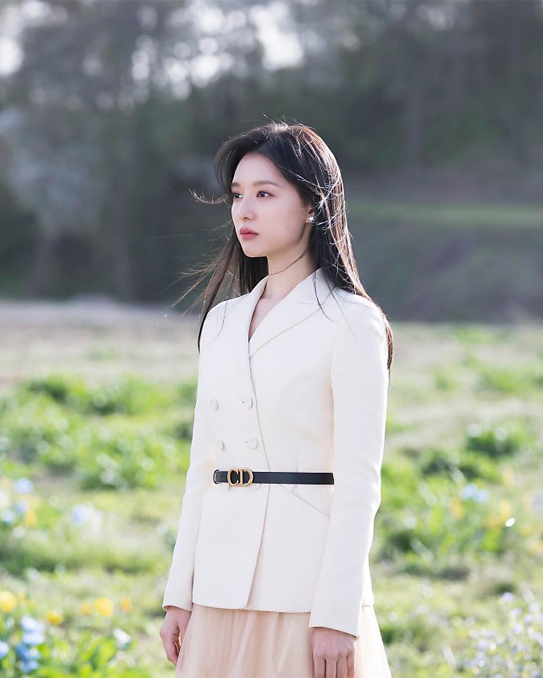 요즘 가장 핫한 홍해인 코디🤎🤍
눈물의 여왕 김지원👑 참고하면 좋은 단정하고 고급진 출근룩👩🏻💼 이미지4