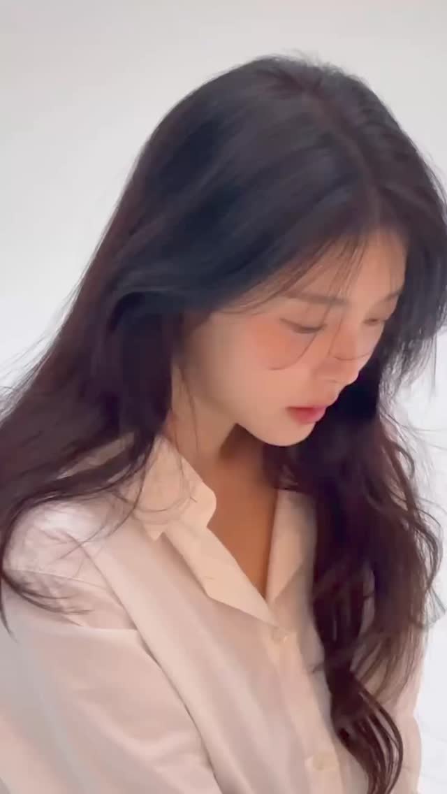 청순 여리여리 엄현경 화이트셔츠룩🤍 @예쁘다😍 이미지