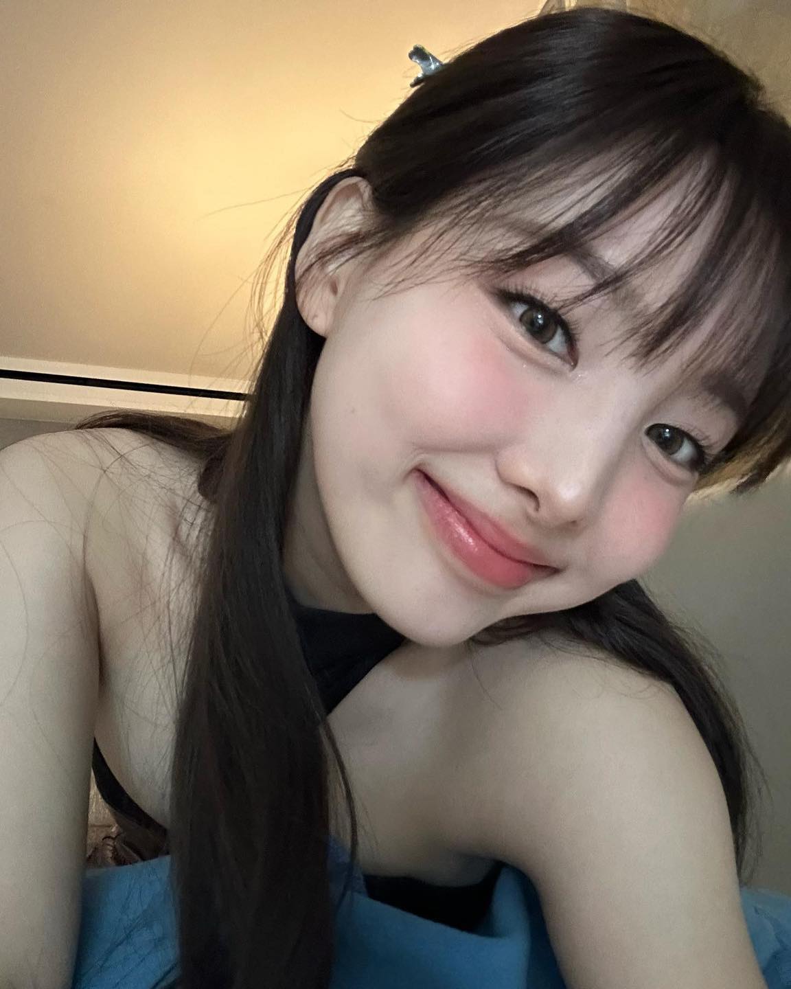 여돌들의 빛나는 메이크업 비결✨
입체감 더해주는 코끝 하이라이터 포인트로 시선 집중💡따라해 이미지