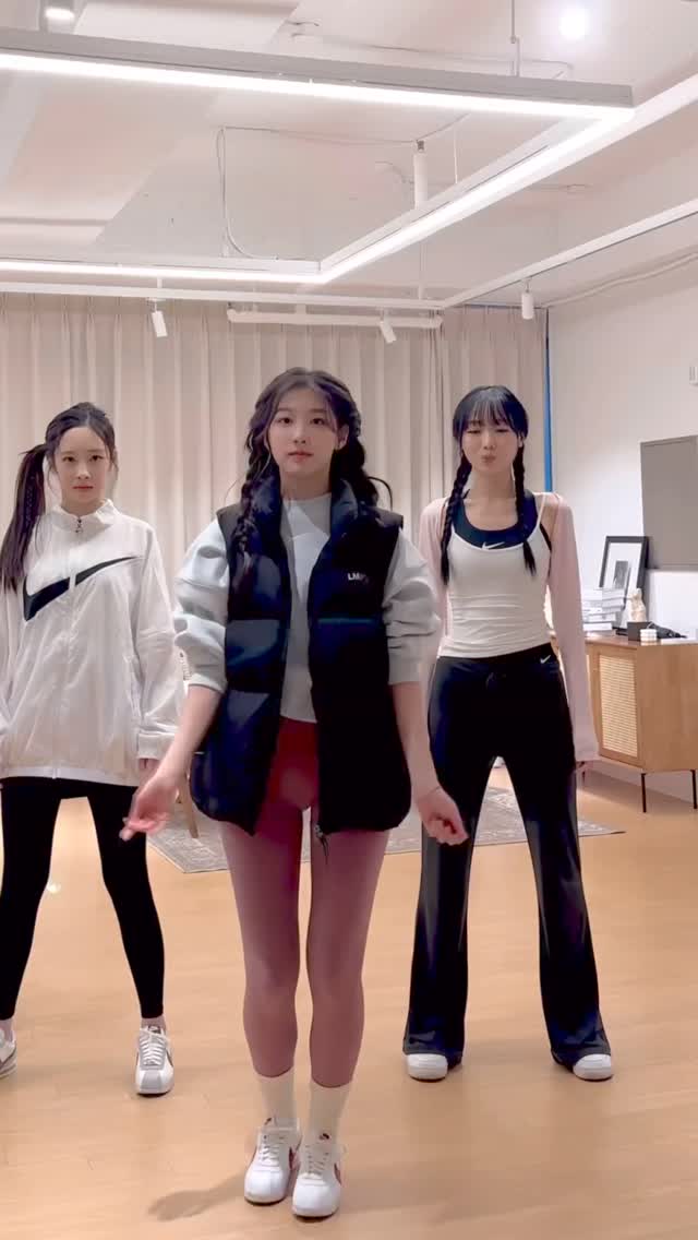운동 끝나고 같이 릴스 고?💃🏻
운동 친구랑 운동복 맞춰 입자👯 오늘 만나면 이거 찍는거야📸 이미지