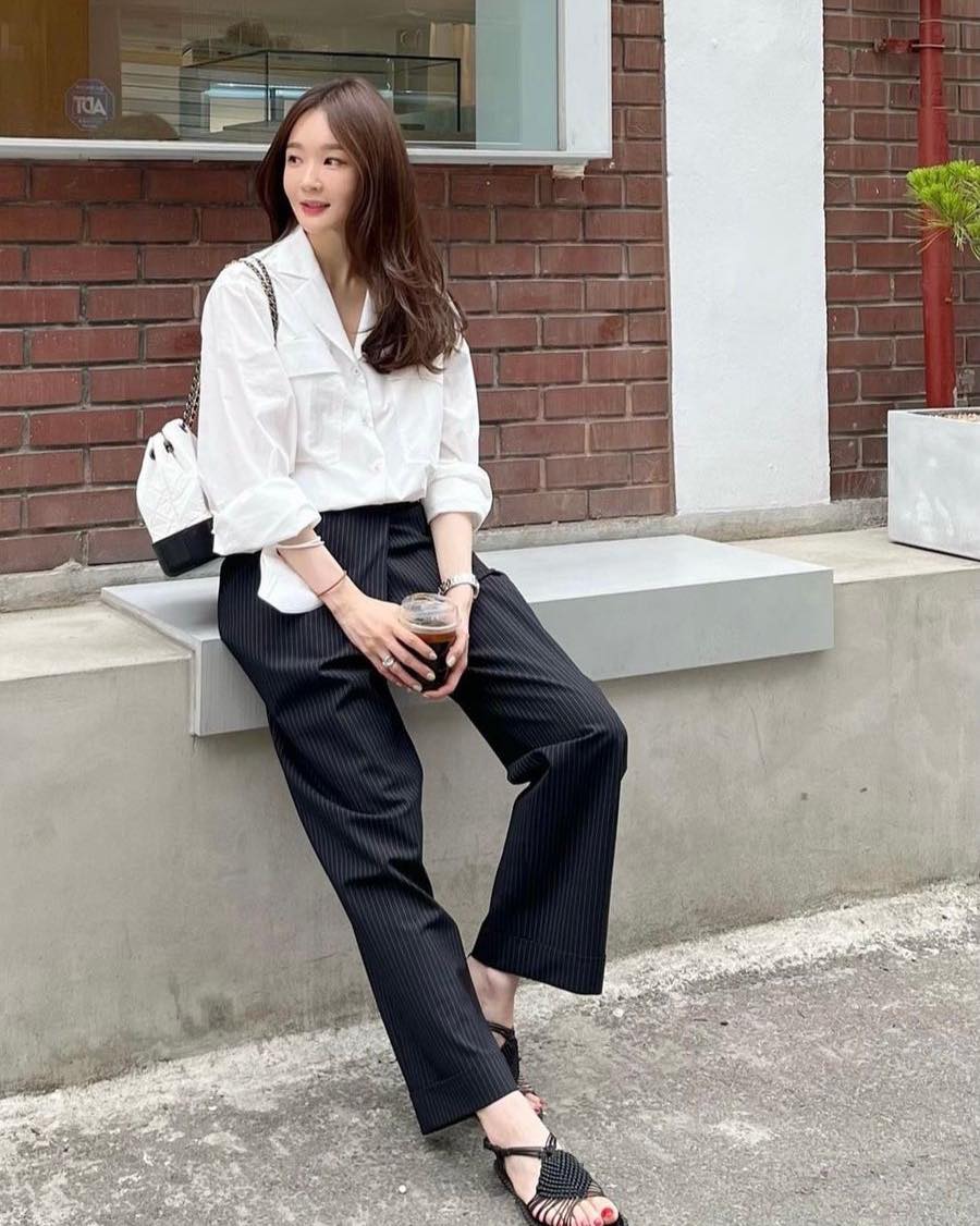 기본으로 깔고 가는 출근룩 조합👩🏻‍💼
셔츠&슬랙스 조합 스타일링🤍 언니들처럼 코디도 다양하게🤗 이미지
