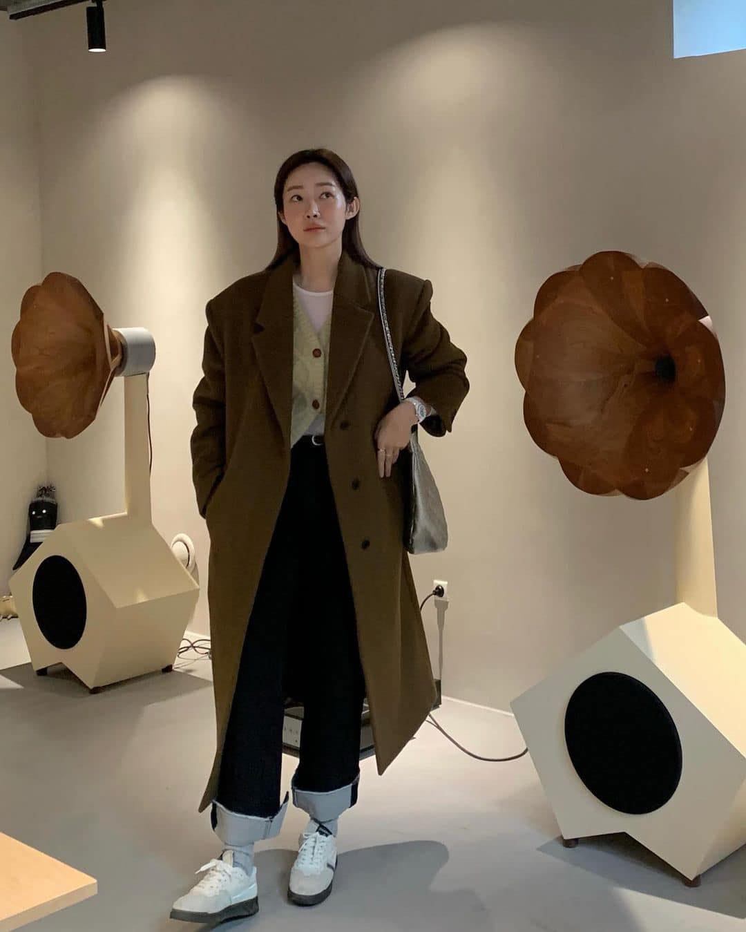 데님 롤업으로 센스 더해👖💙 이미지