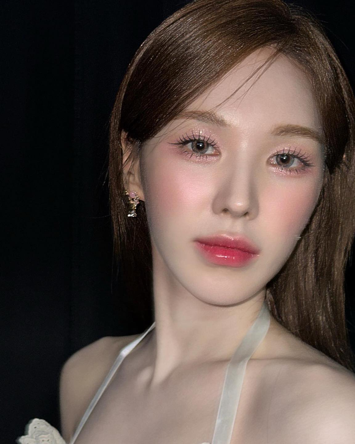 여돌 메이크업 필수🖤 언더래쉬
아래 속눈썹도 마스카라로 풍성하게😙 또렷한 눈매 이렇게🫶🏻 이미지