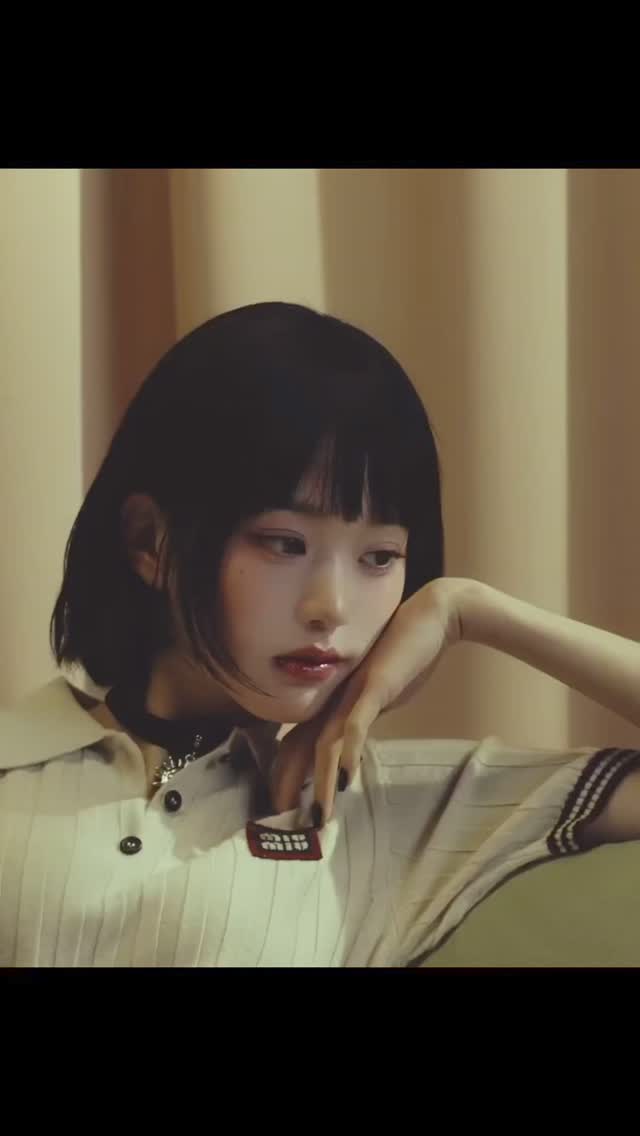 단발 버전 장원영😍 개큰구매🖤
마틸다 느낌의 풀뱅 칼단발마저 찰떡인 원영🐰 진짜 인형 같아 이미지