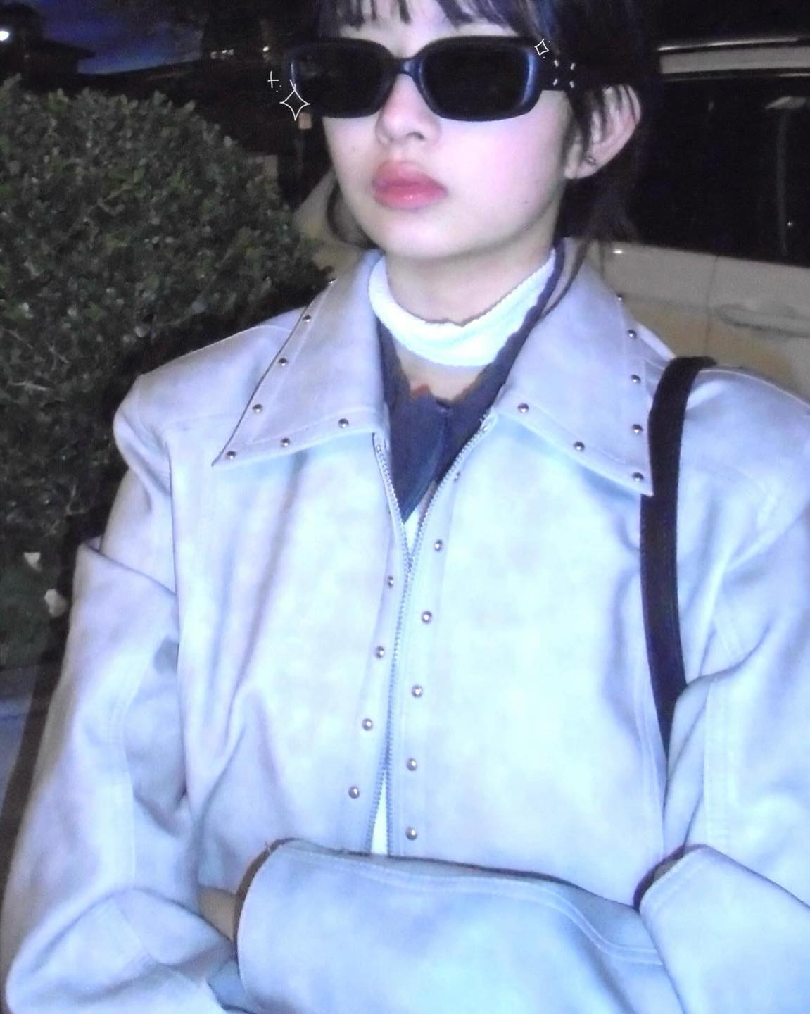요즘 핫한 젠몬지엘라 선글라스🕶️
젠틀몬스터 x 메종 마르지엘라🖤선글라스 셀럽 코디@참고해✔️

1. MM108 Leather L01, 44만 8천 원.

2. MM107 Leather LIV1, 44만 8천 원.

3. MM104 Leather L01, 49만 원.

4. MM106 Leather L01, 44만 8천 원. 이미지