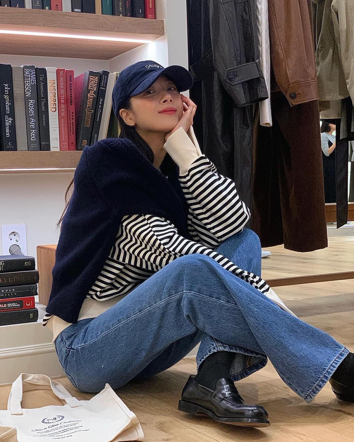 민하의 봄로퍼 감성 스타일링👞🖤 이미지