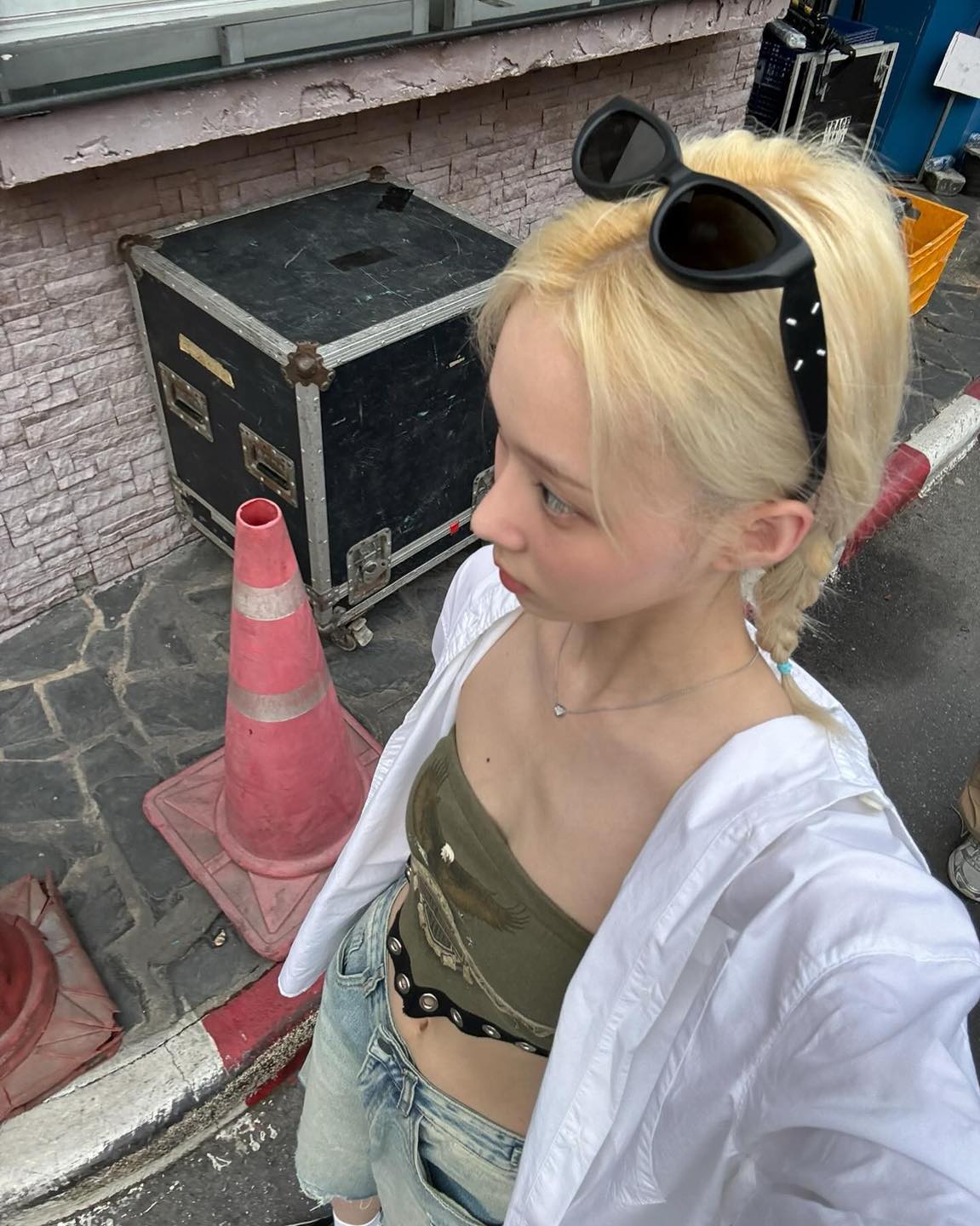 요즘 핫한 젠몬지엘라 선글라스🕶️
젠틀몬스터 x 메종 마르지엘라🖤선글라스 셀럽 코디@참고해✔️
1. MM108 Leather L01, 44만 8천 원.
2. MM107 Leather LIV1, 44만 8천 원.
3. MM104 Leather L01, 49만 원.
4. MM106 Leather L01, 44만 8천 원. 이미지2