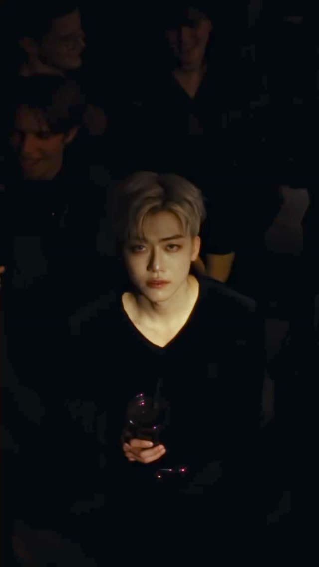 고트한 NCT드림 컴백 컨셉🖤
시즈니 심금 울린 칠드림 올검 착장🤵🏻 언제 이렇게 어른이 된..😍 이미지