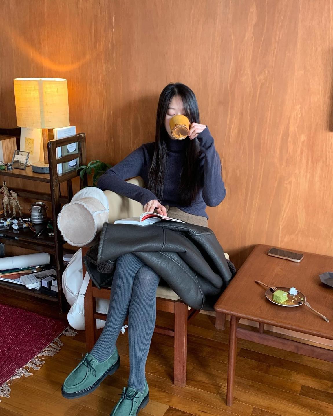 민하의 봄로퍼 감성 스타일링👞🖤 이미지6