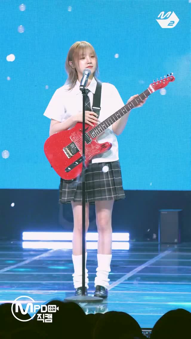 청춘영화 여주같은 아이들 우기🩵
학교 밴드부 여신 기억조작🎸단발에 교복&니삭스 조합 청량해🫧 이미지