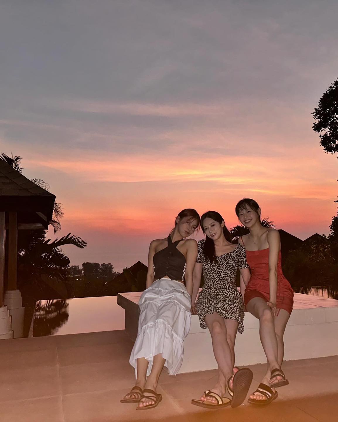 미연, 츄, 지원의 우정 푸켓여행🇹🇭
친구랑 휴양지 시밀러룩 같이해🏝️ 올해 진짜 가야돼@친구야🫶🏻 이미지