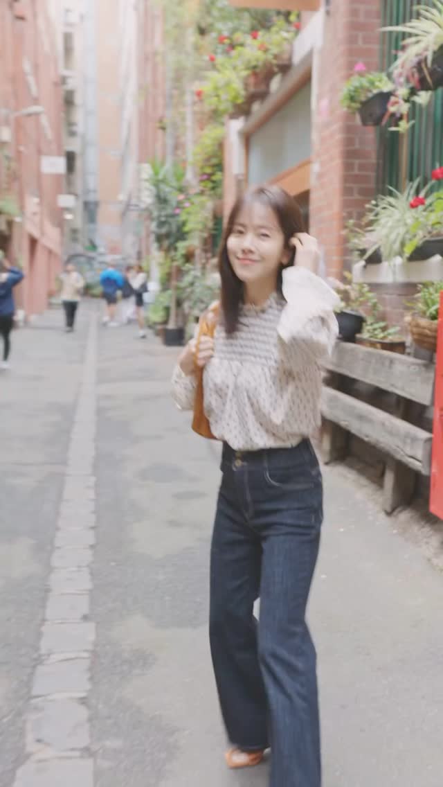 지민언니 호주 식도락 여행🇦🇺🦘
블라우스&데님, 스트라이프티, 멜빵, 반팔티 코디🩵감성 여행룩 이미지
