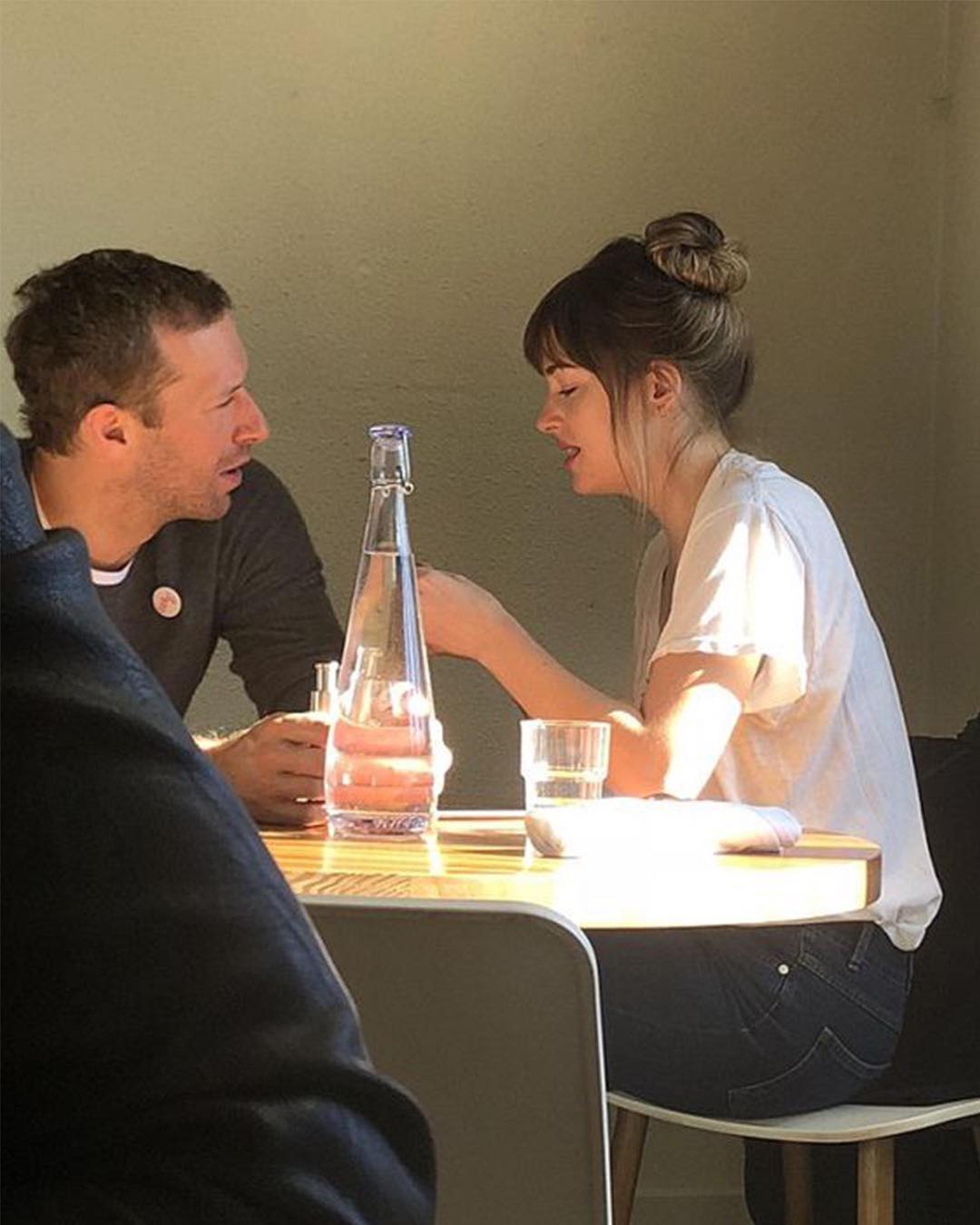 7년 열애 후 결혼 앞둔 커플👩🏻‍❤️‍👨🏻🖤 이미지"