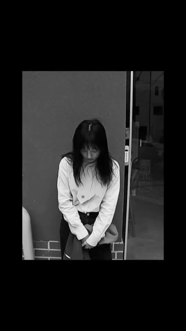 보라 언니의 빈티지한 흑백 감성🎞️🩶 타이 셔츠 스타일링 @예쁘다 이미지