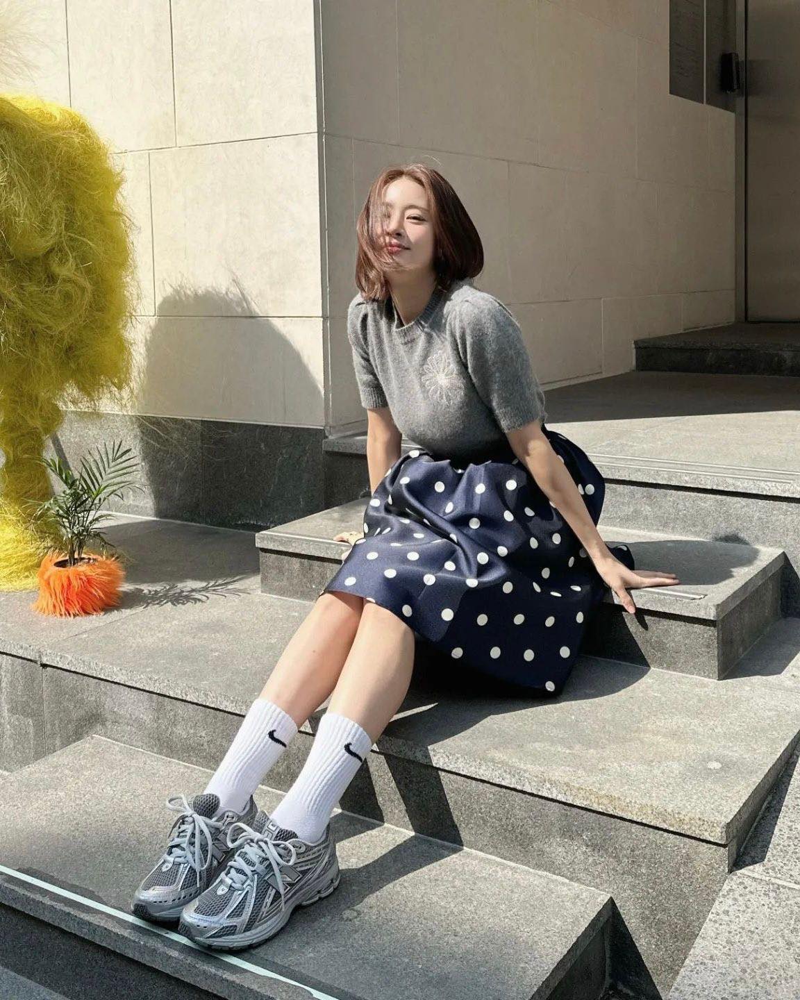 소라언니🩶🖤러블리룩+뉴발
뉴발란스 1906R👟데일리로 편하고 힙한 포인트@따라해 🙌🏻 이미지