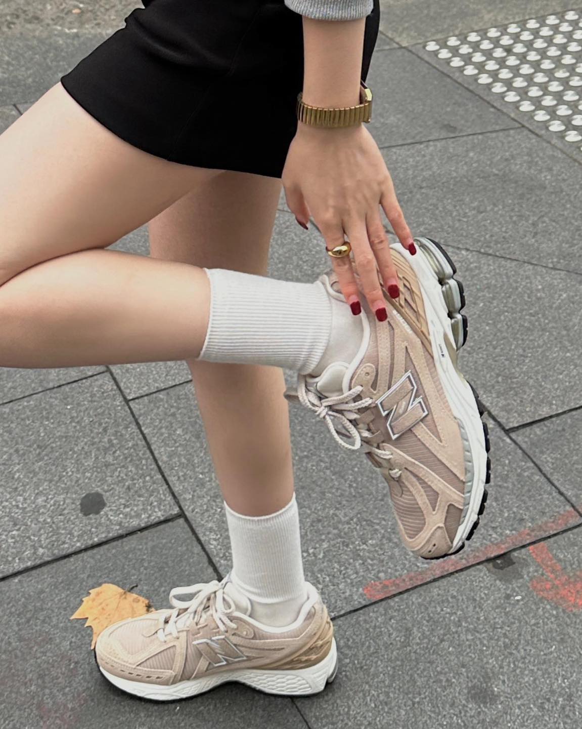 소라언니🩶🖤러블리룩+뉴발
뉴발란스 1906R👟데일리로 편하고 힙한 포인트@따라해 🙌🏻 이미지3
