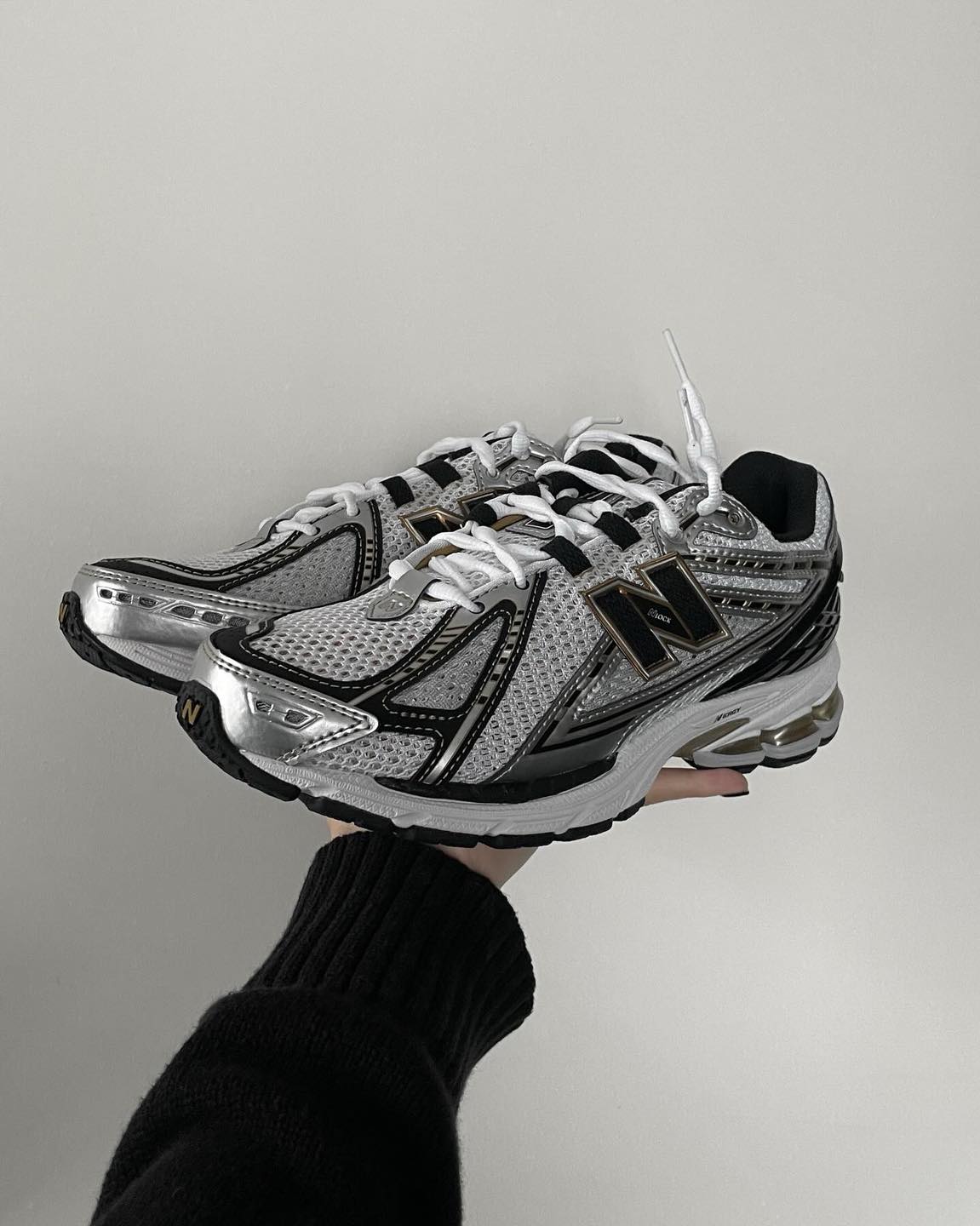 소라언니🩶🖤러블리룩+뉴발
뉴발란스 1906R👟데일리로 편하고 힙한 포인트@따라해 🙌🏻 이미지2