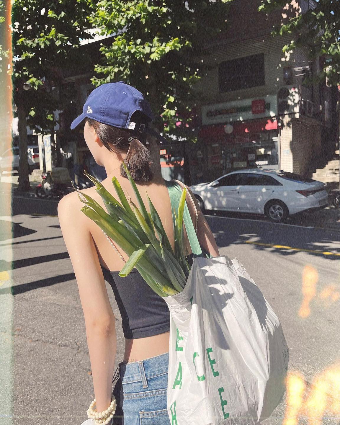 요즘 가장 핫한 배우🖤 @류다인
이채민과 연애 인정👩🏻‍❤️‍👨🏻모델 출신 그녀의 군살 없는 완벽 몸매❤️‍🔥 이미지8